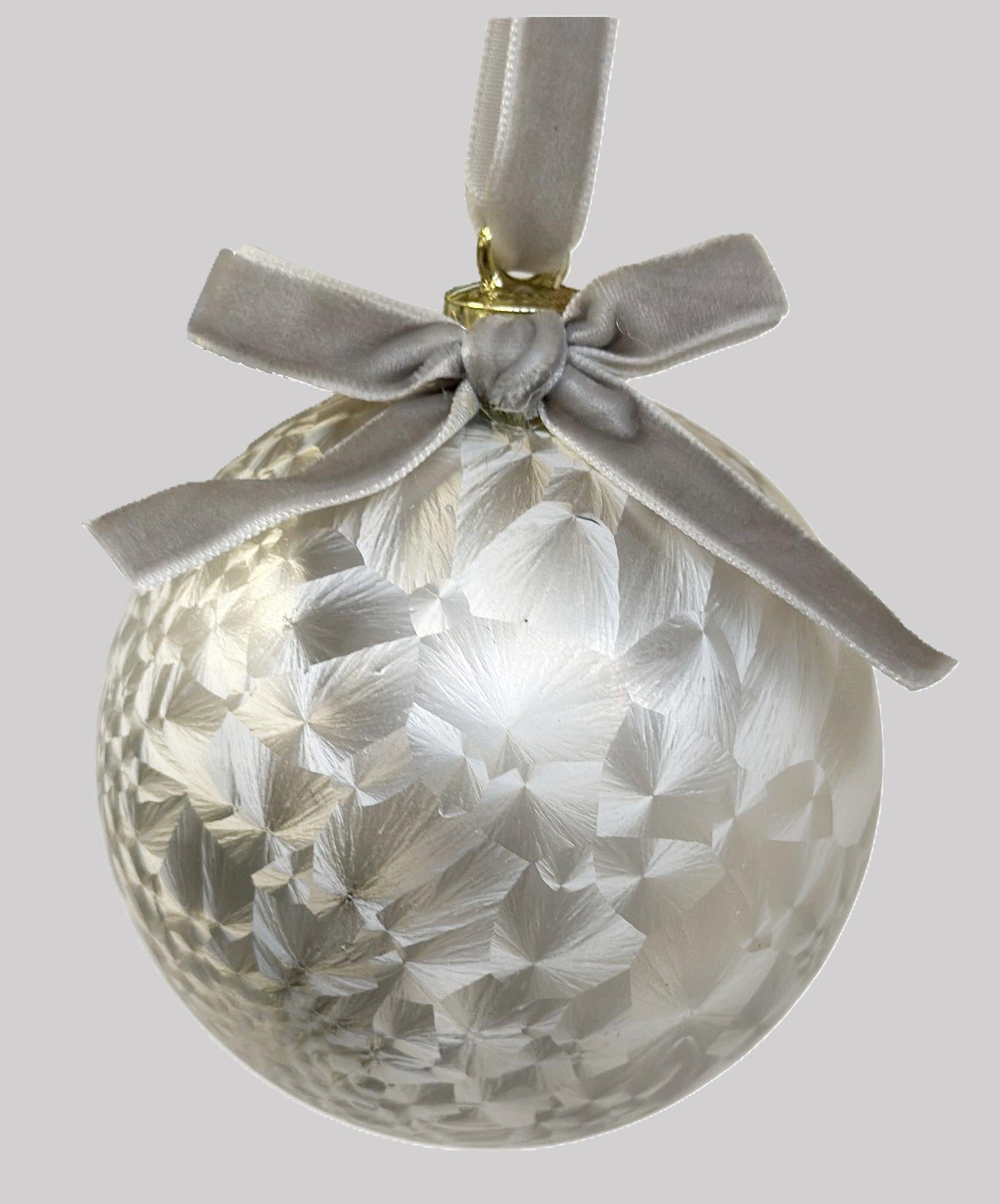 Bola Prateada fosca Laço bege Ø8cm