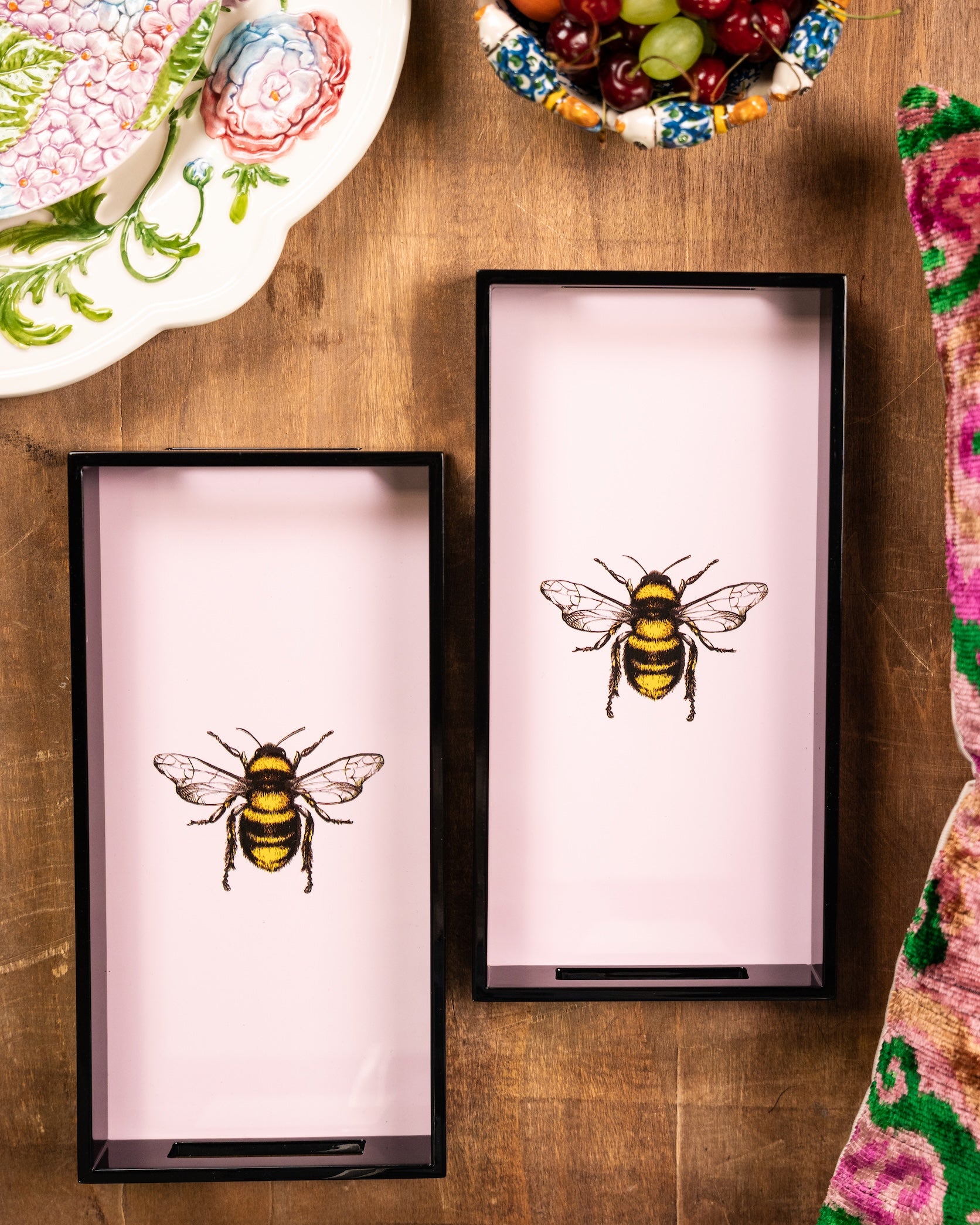 Set 2 Tabuleiros Rectangular Preto Rosa c/ Abelha 30x15cm