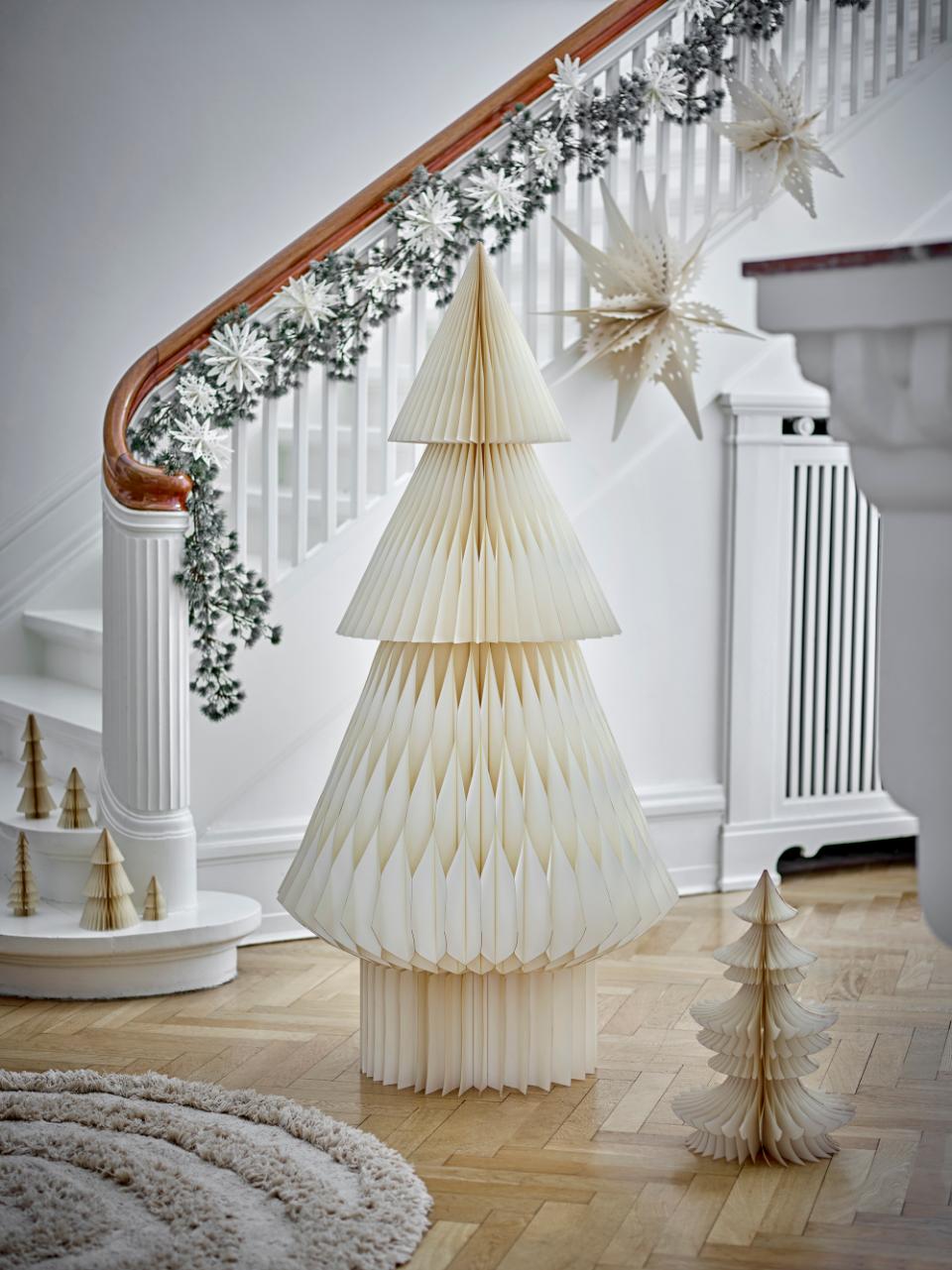 Árvore decorativa em papel branco 152cm