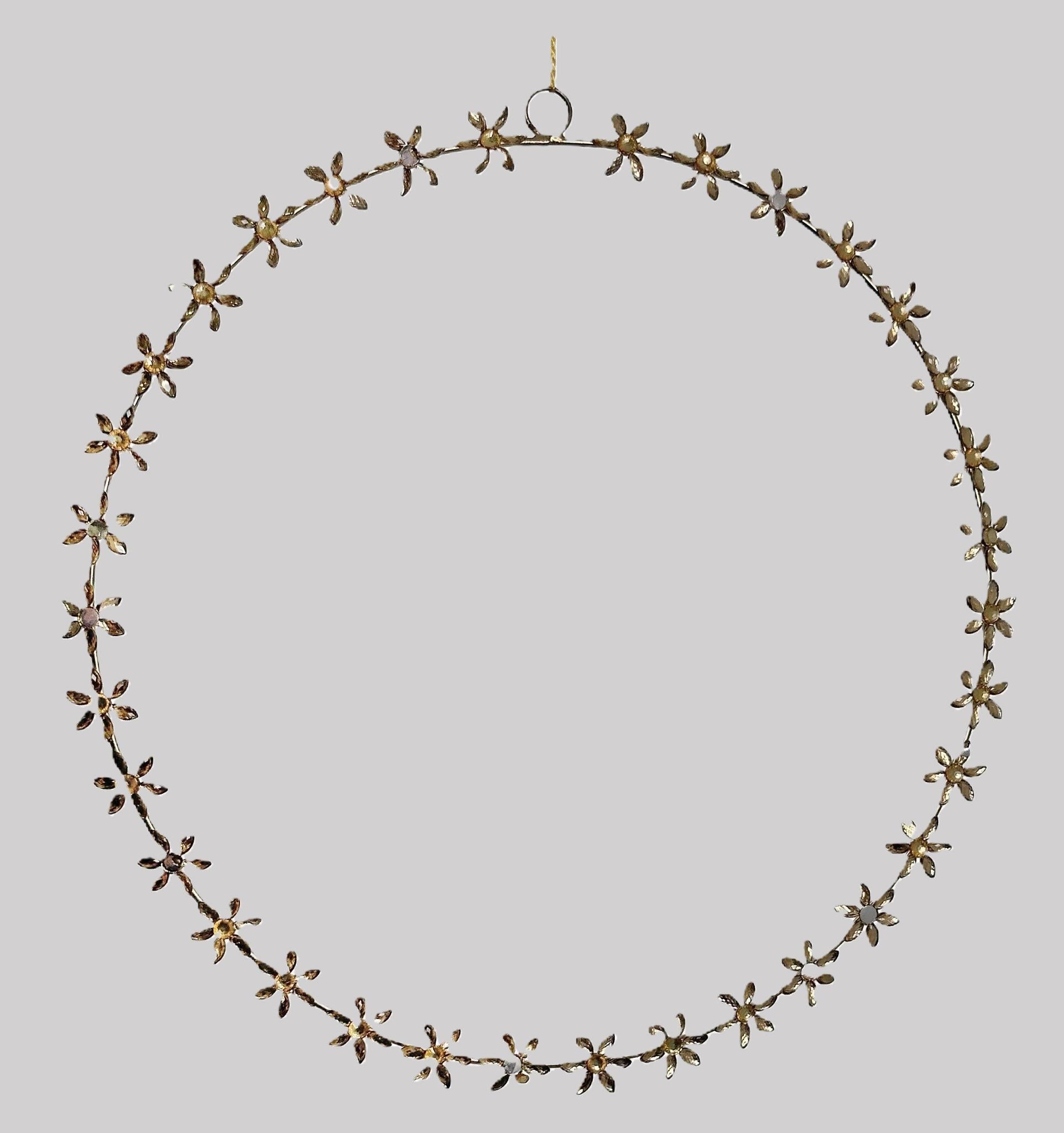 Penduro Coroa flores Dourado 24cm