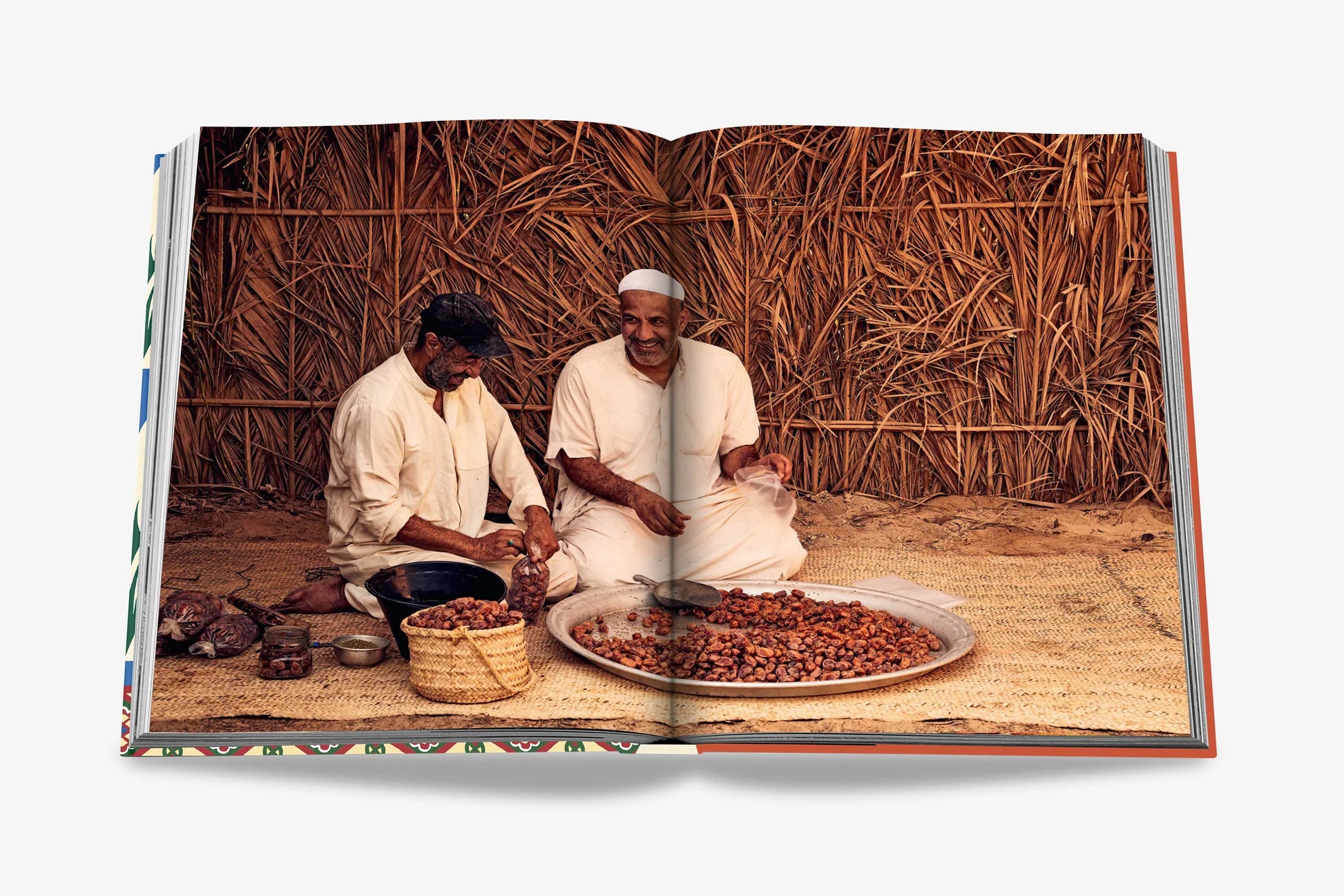 Livro Saudi Dates: A Portrait of the Sacred Fruit